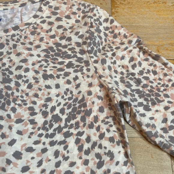 🌺 OLD NAVY Animal Print Soft Cotton Long Sleeve Tee - Picture 5 of 8